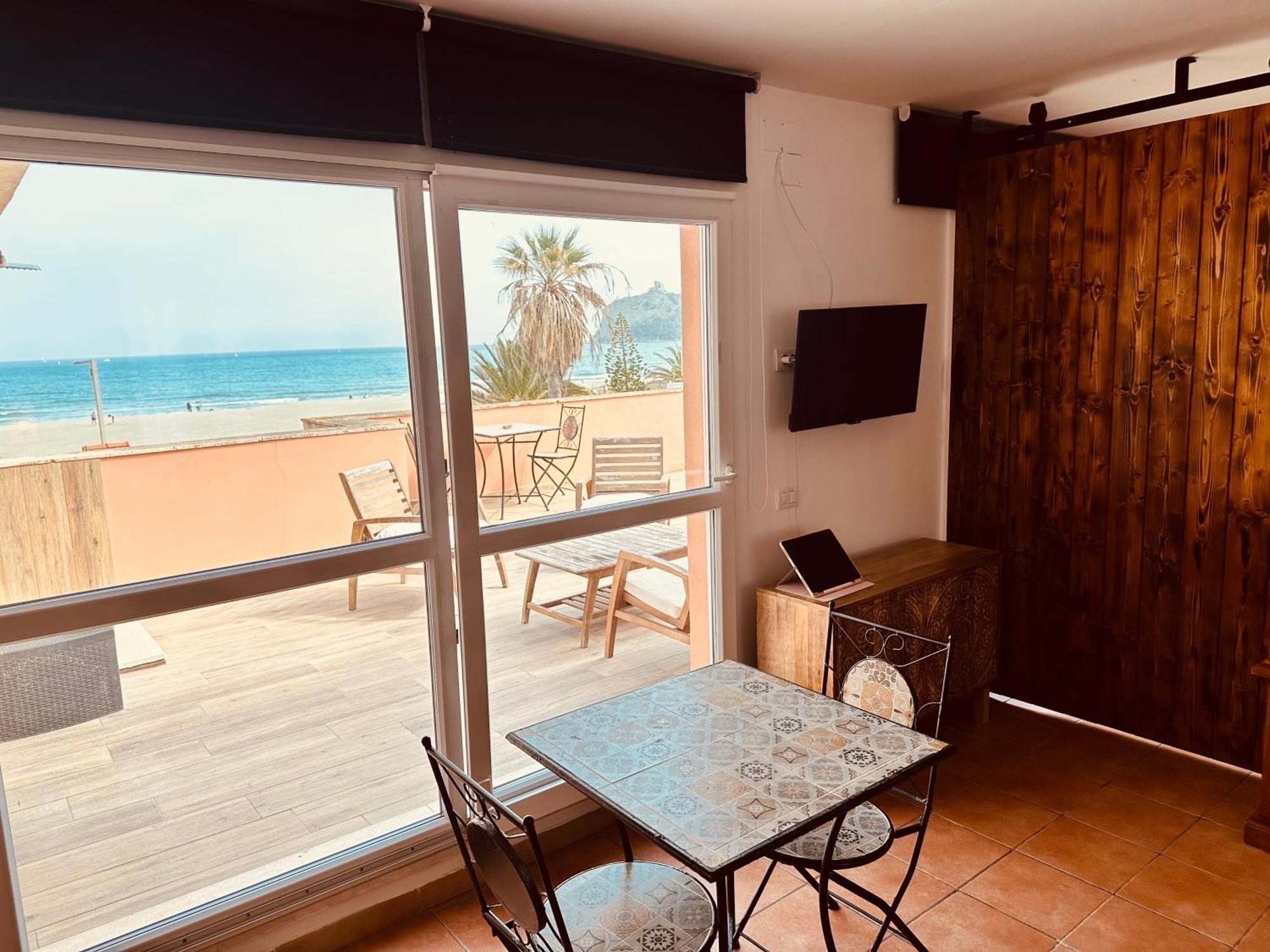 Attico La Terrazza Sul Mare Lägenhet Cagliari Exteriör bild